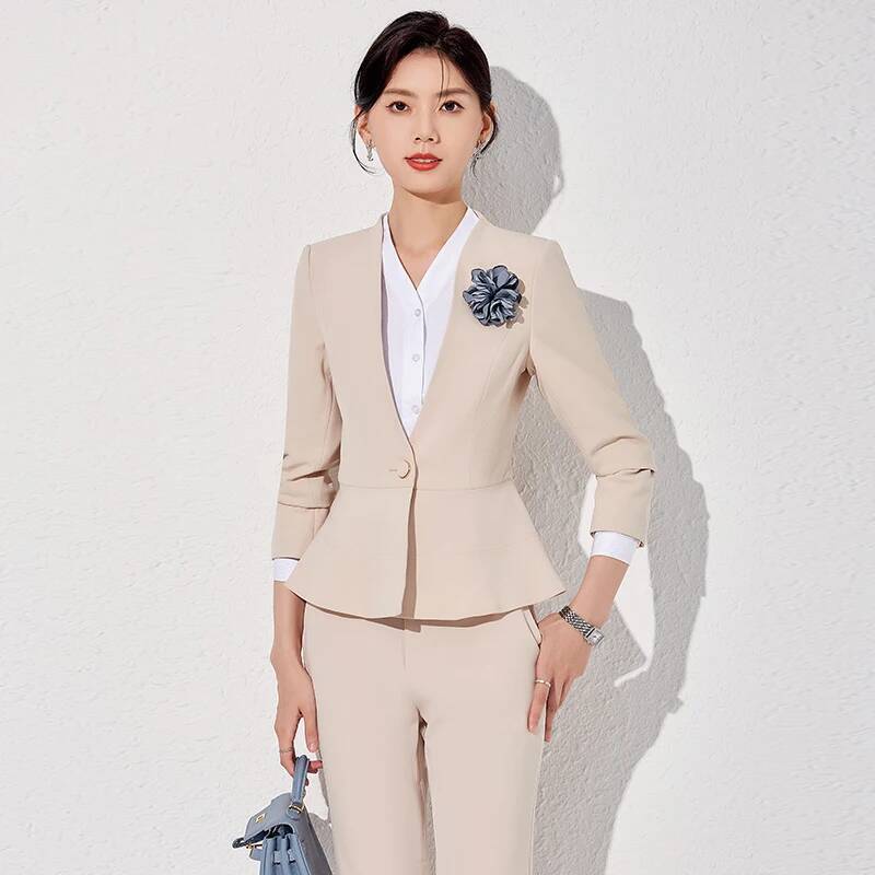 Stili uniformi formali Donna A - Women Formal Wear Interview recensione e prezzo